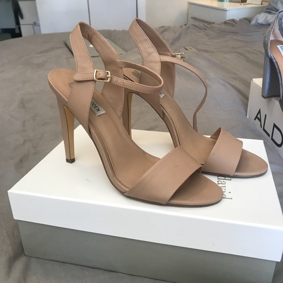 Steve Madden Shoes - Steve Madden Nude Heel